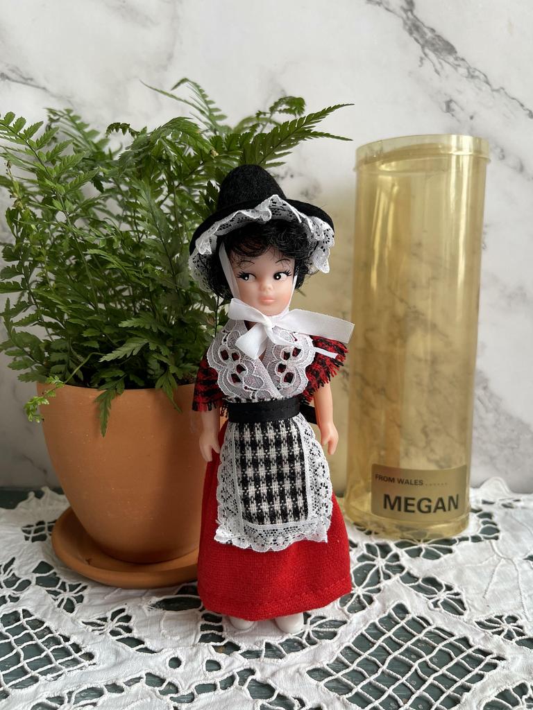 Кукла в национальном костюме