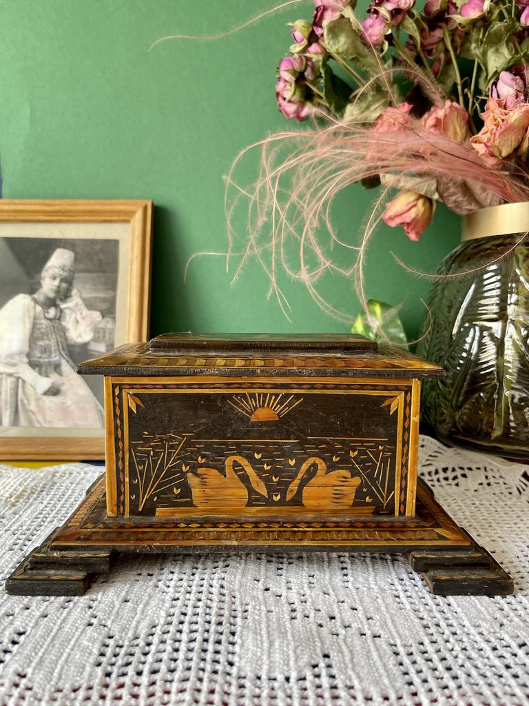 Антикварная шкатулка старинная