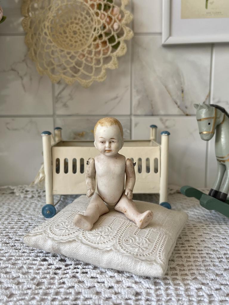 Фарфоровая мини кукла 10 см