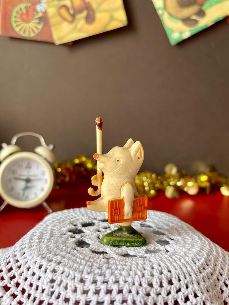 Поросенок, колкий пластик, редкий