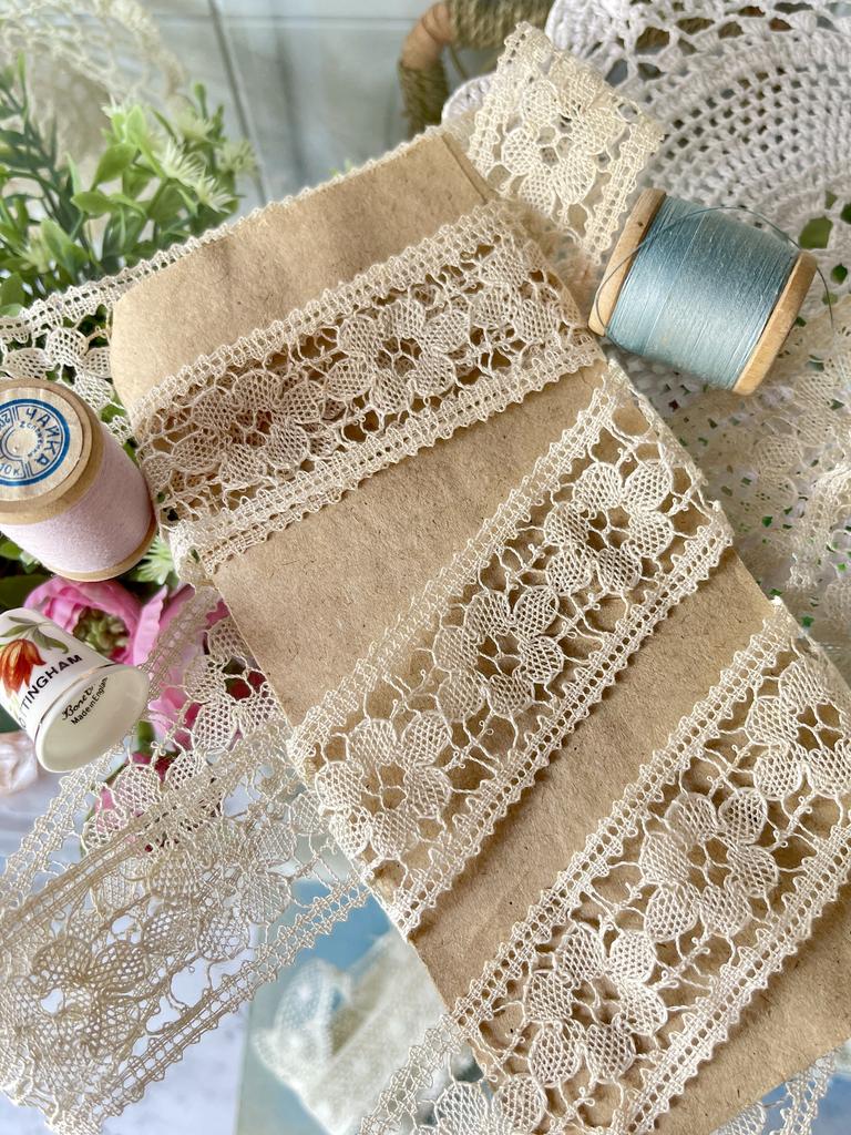 Старинное французское кружево