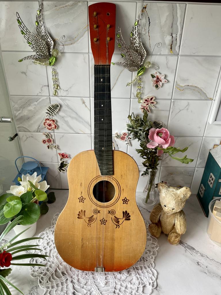 Гитара детская с этикеткой, СССР