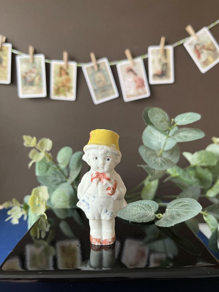 Старинная куколка из бисквитного фарфора