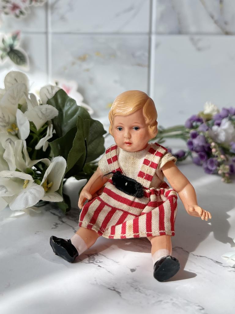 Антикварная целлулоидная кукла  Minerva