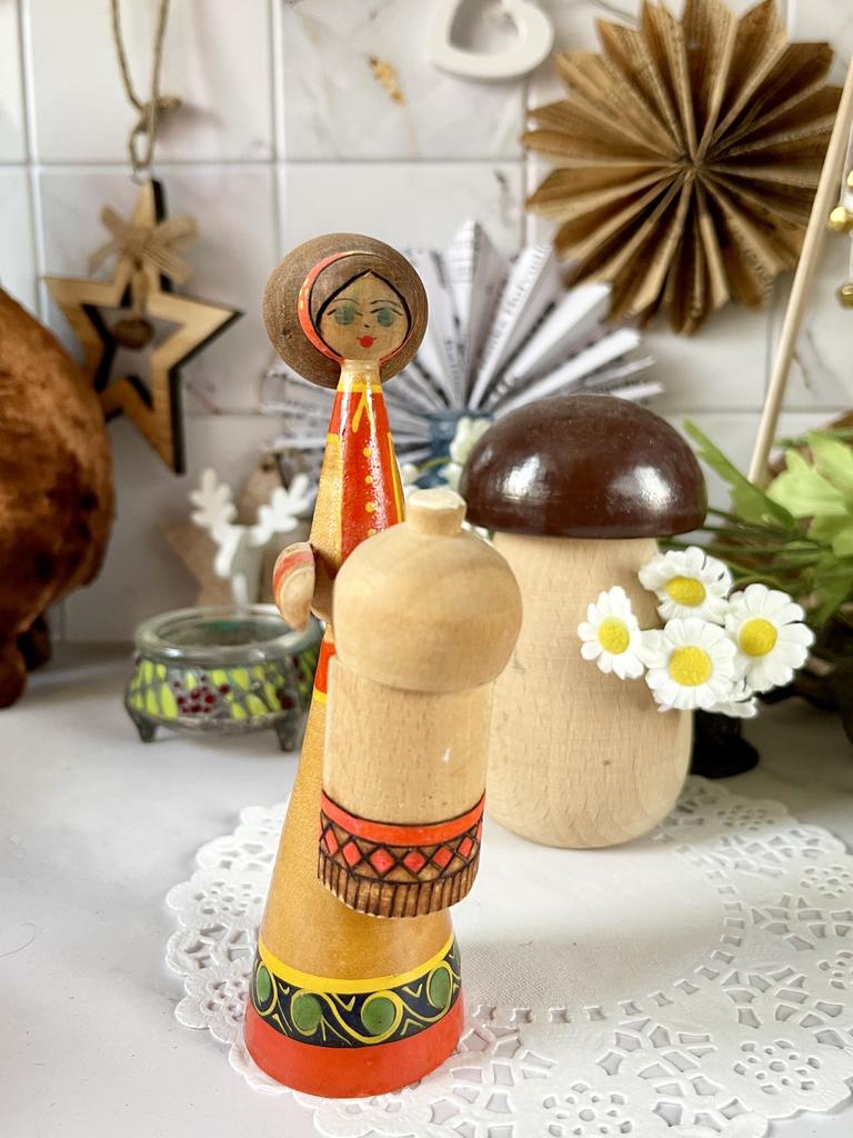 Кубаночка деревянная фигурка СССР