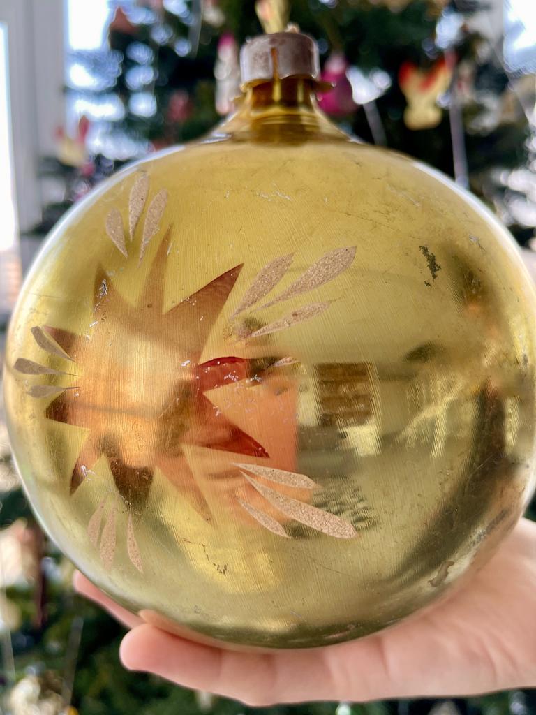 Огромный стеклянный шар