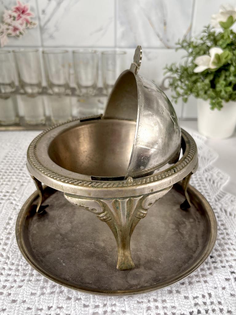 Советская икорница