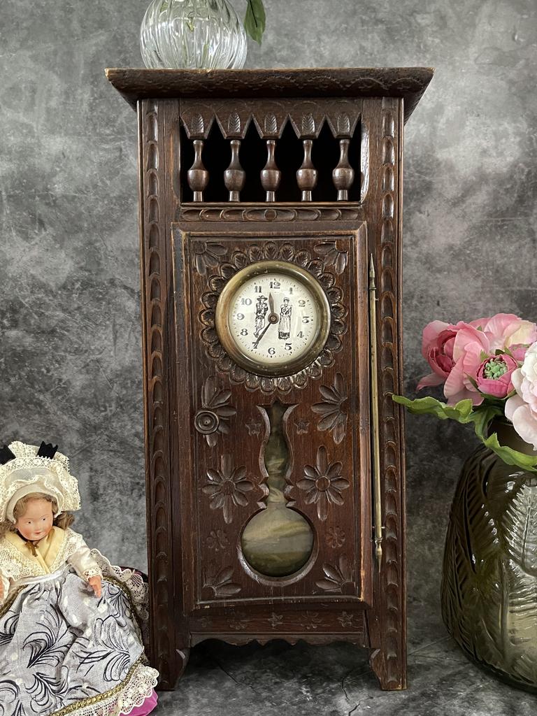 Бретонский шкаф-часы для старинной куклы