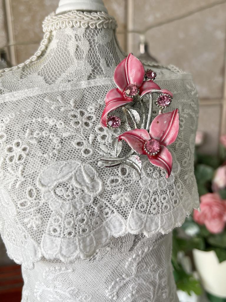 Брошь Розовые цветы