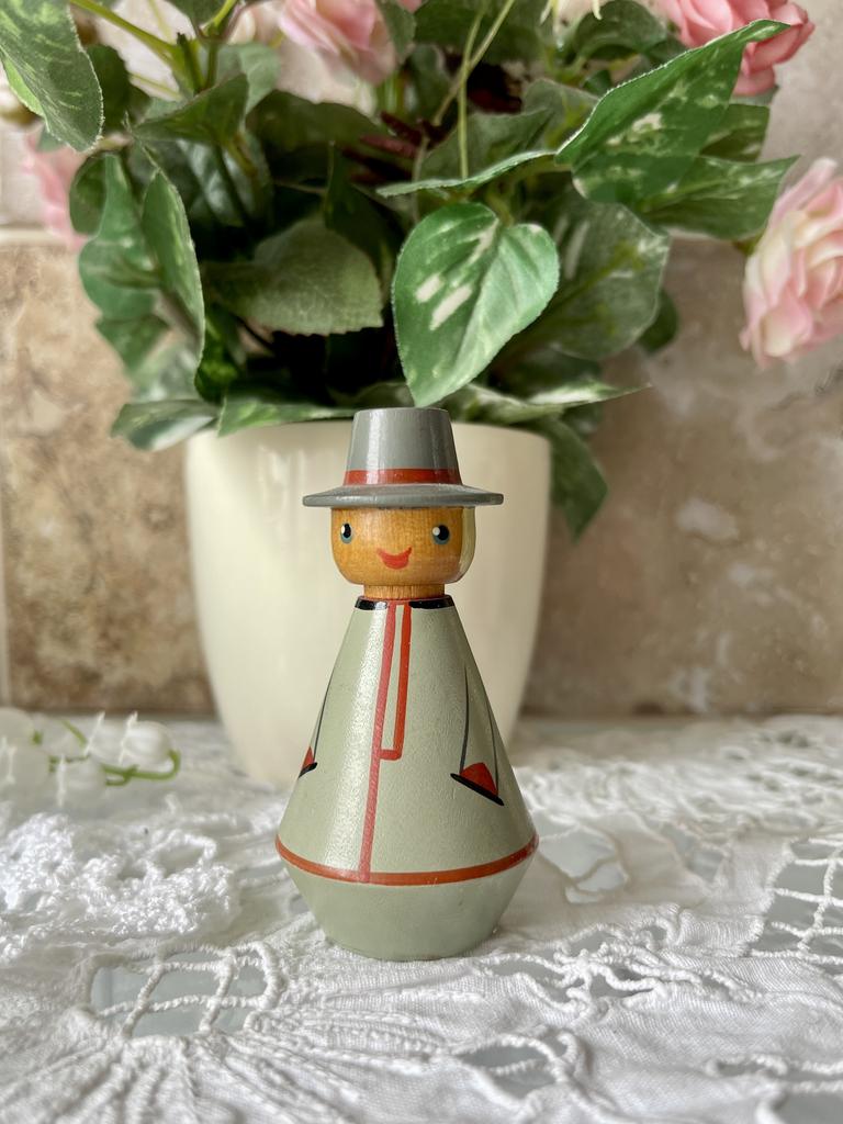 Деревянная фигурка; советская Прибалтика