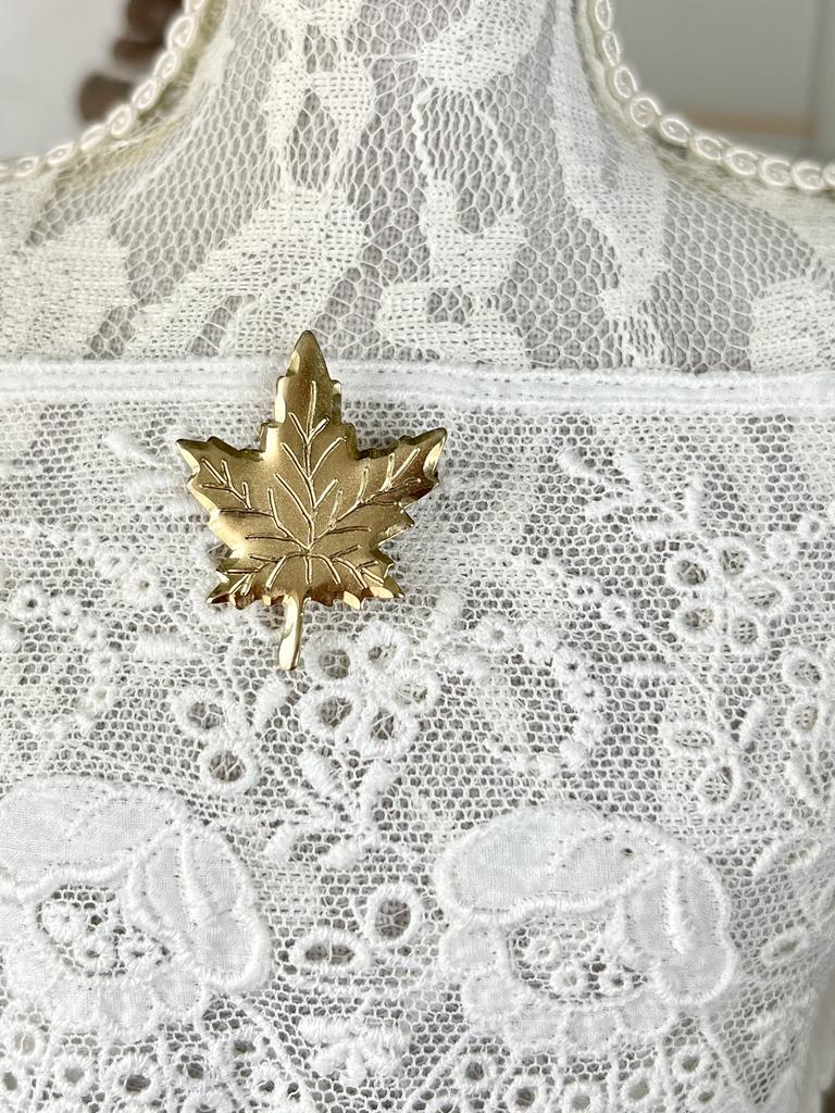 Брошь с маркировкой