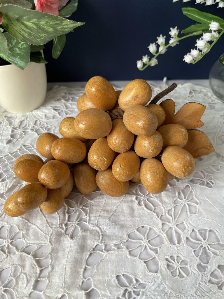 Деревянная виноградная гроздь