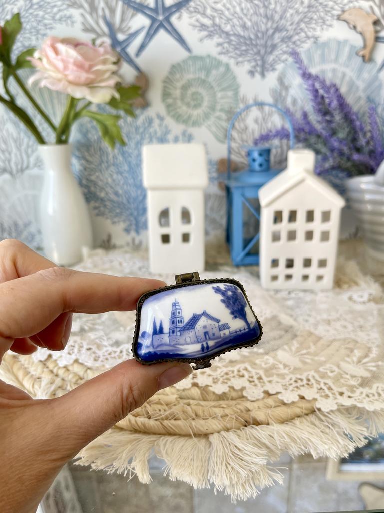 Фарфоровая мини шкатулка