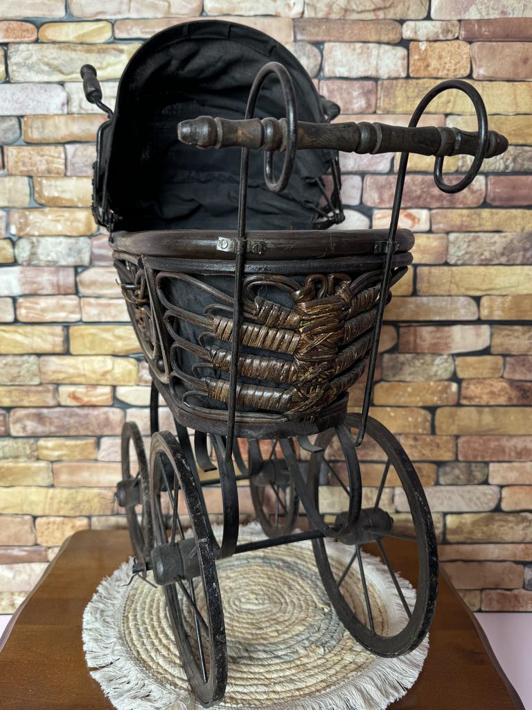 Коляска для большой антикварной куклы