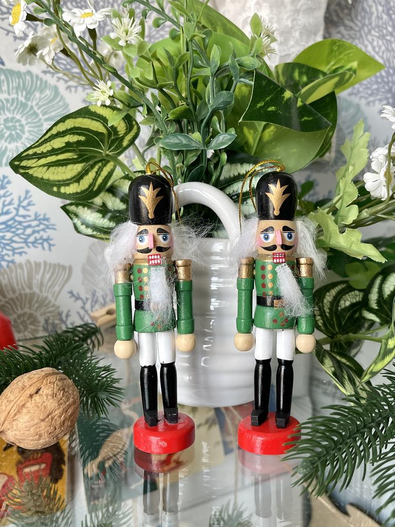 Щелкунчик на ёлку