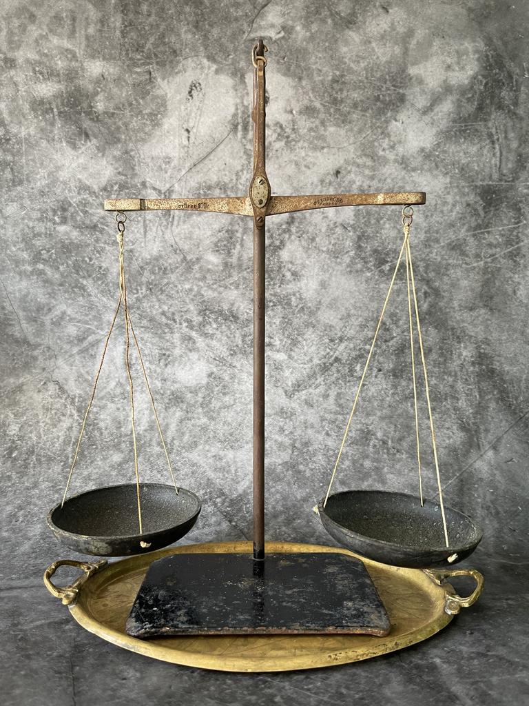 Советские весы с чашами