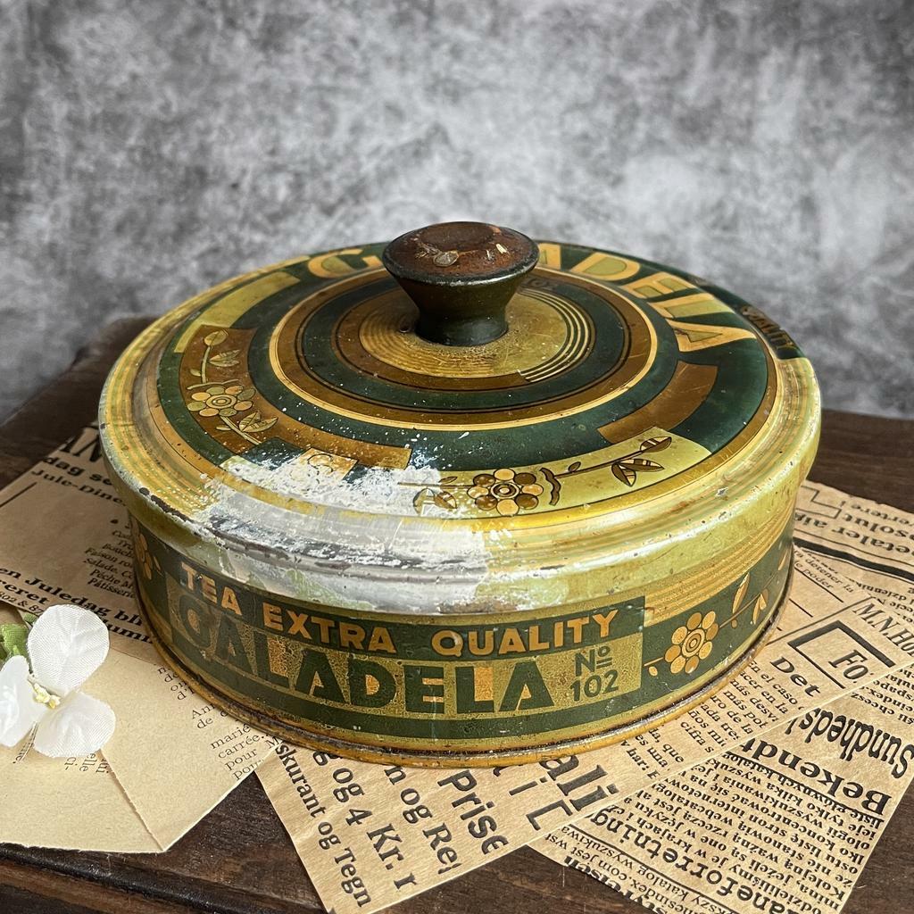 Старинная жестяная чайная банка
