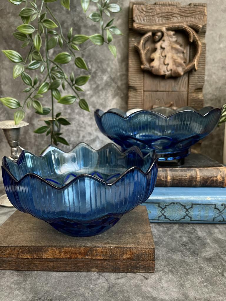 Фруктовницы, конфетницы или салатники из цветного стекла