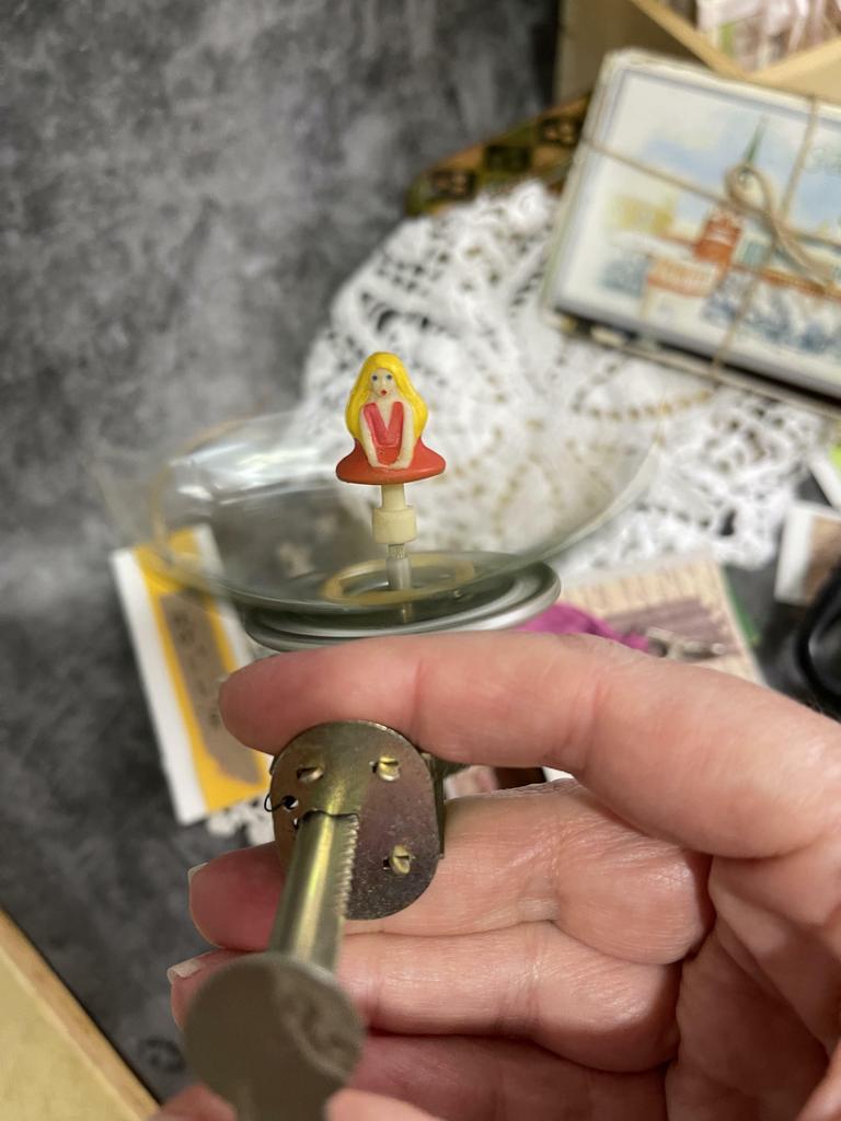 Дюймовочка заводная ссср