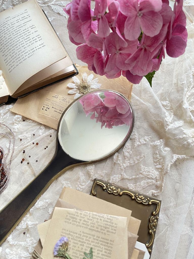 Антикварное ручное зеркало