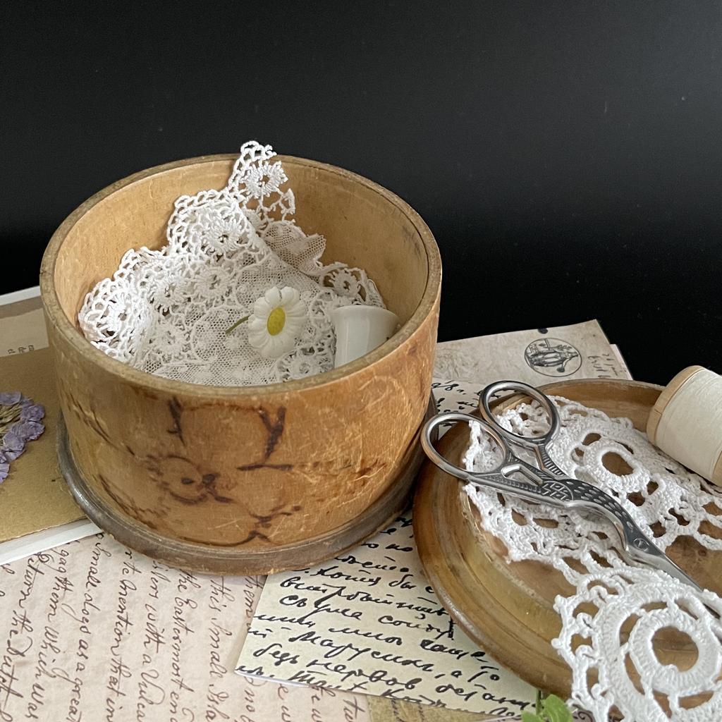 Антикварная шкатулка деревянная