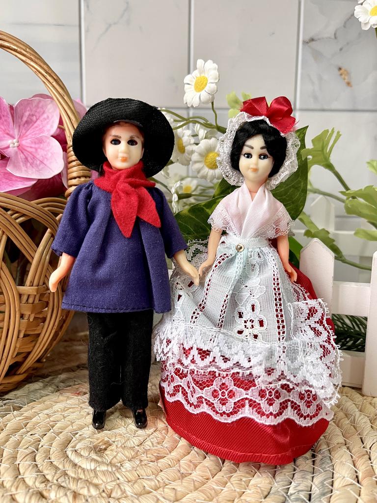 Французские сувенирные куколки