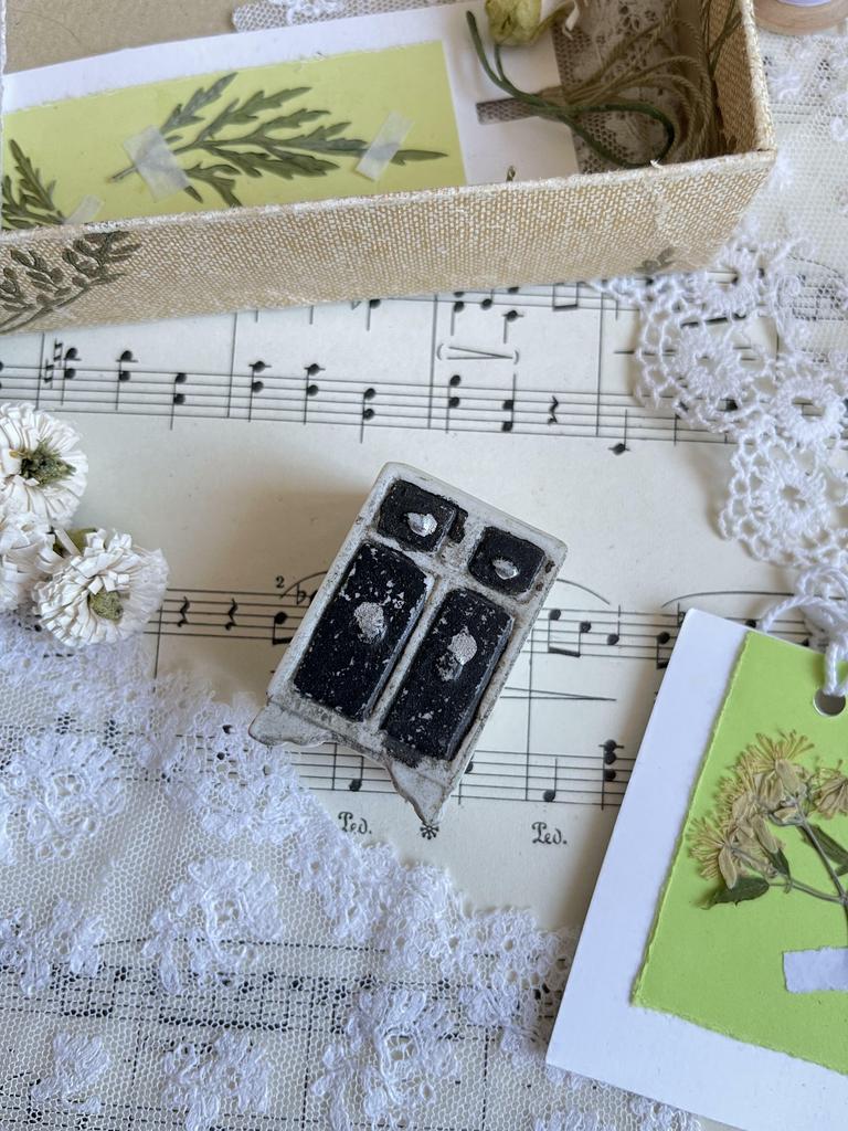 Антикварный фарфоровый шкафчик