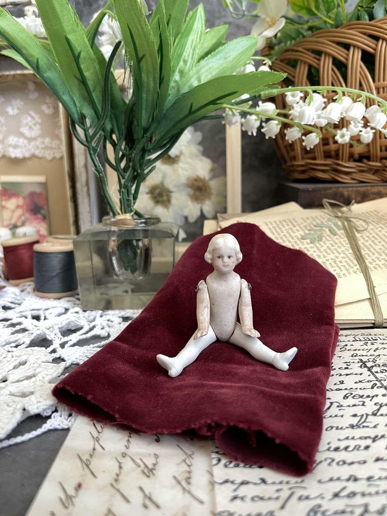 Миниатюрная бисквитная куколка, Германия, начало XX века