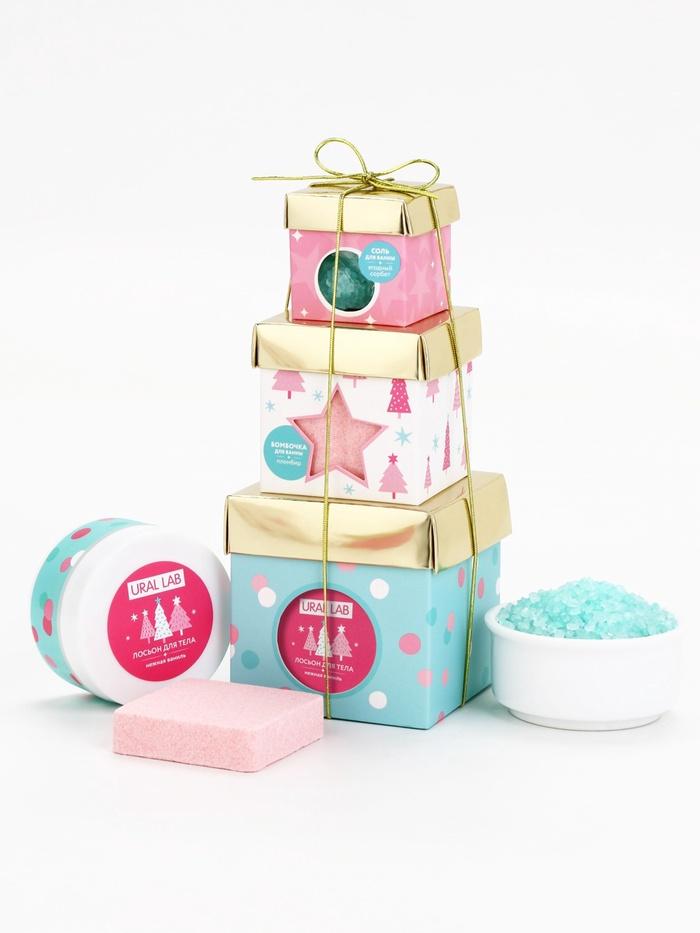 ПОДАРОЧНЫЙ НАБОР НОВОГОДНИЙ "3 В 1": ЛОСЬОН ДЛЯ ТЕЛА, СОЛЬ И БОМБОЧКА ДЛЯ ВАННЫ
