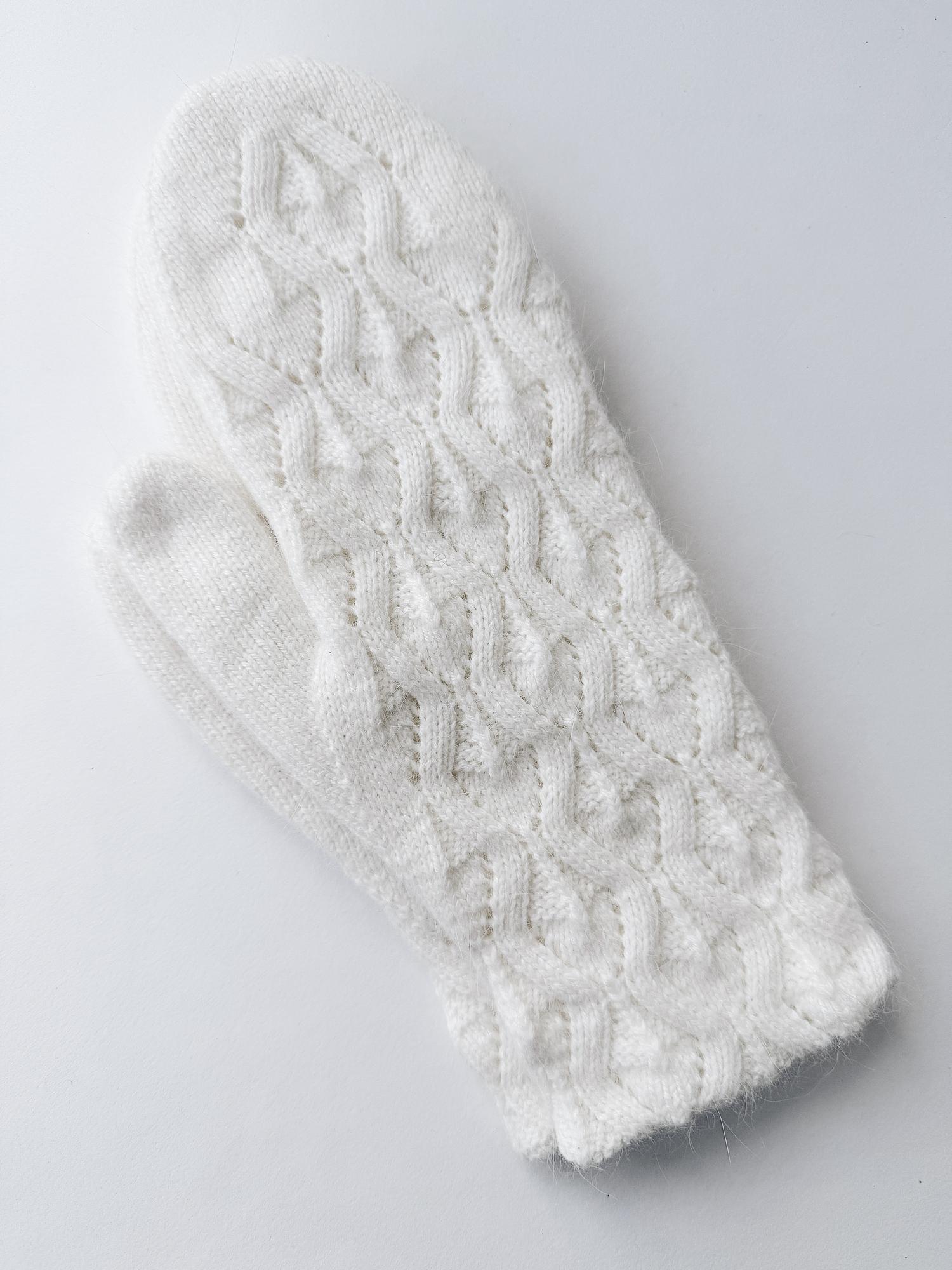 Вязаные варежки двойные М