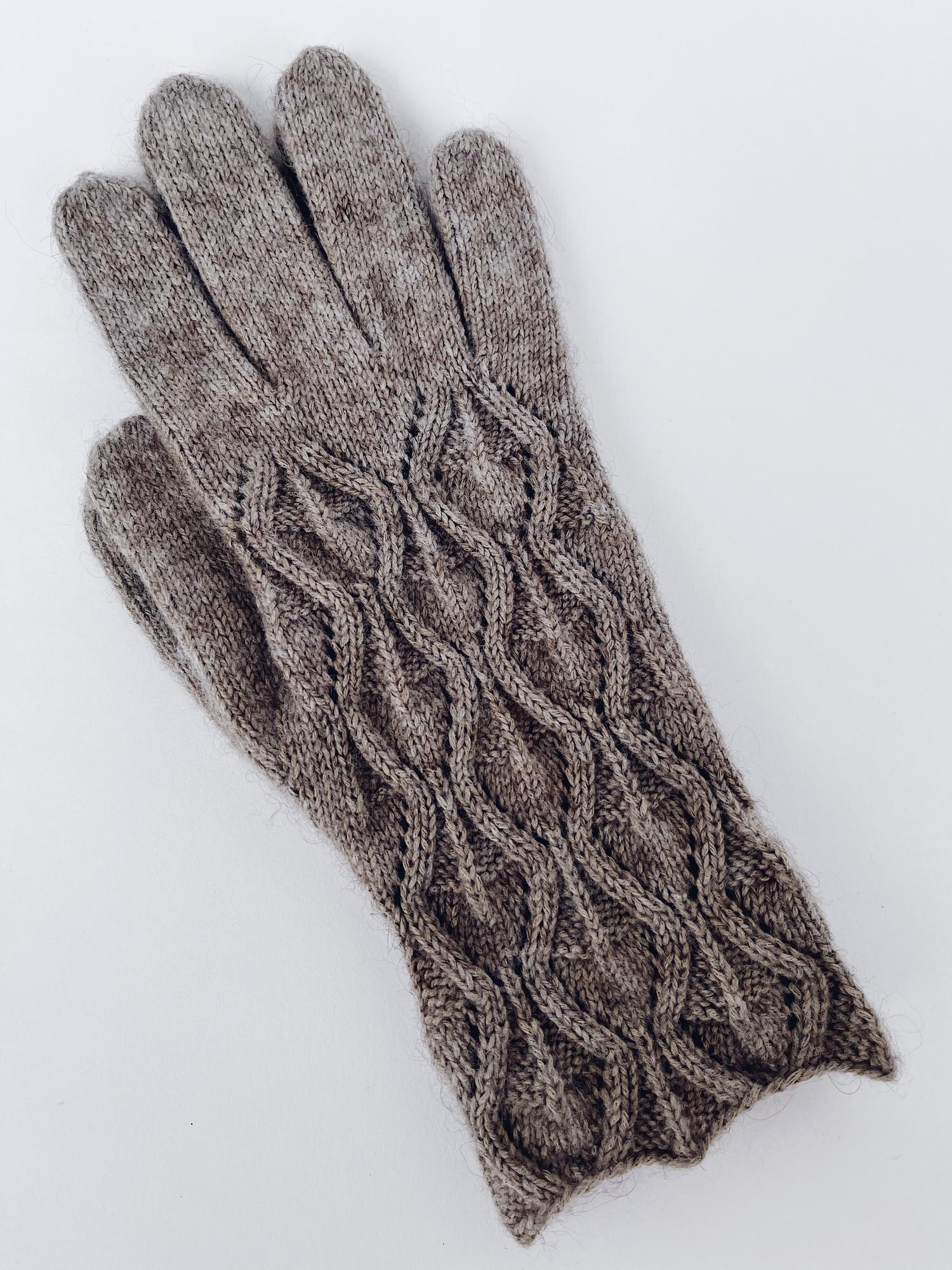 Вязаные перчатки ажурные