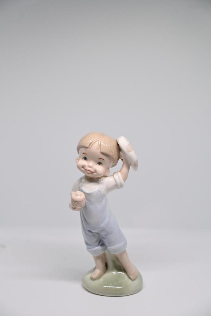 Статуэтка «Мальчик»