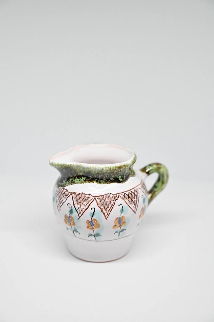 Молочник (майолика)