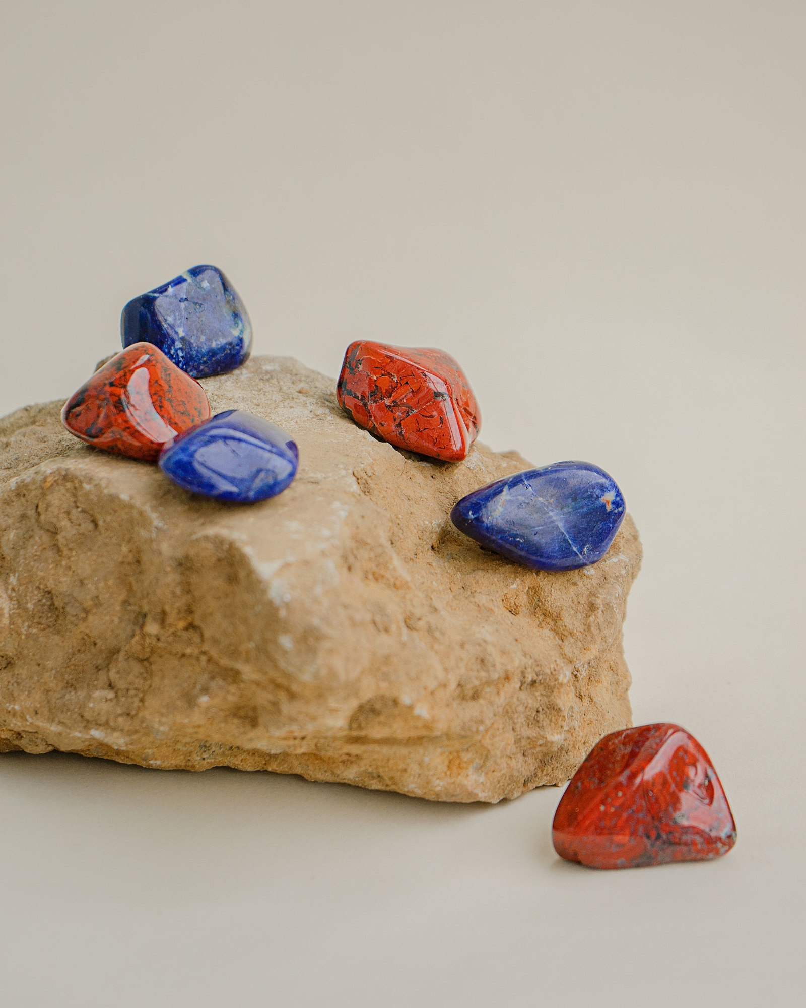 Красная яшма (галька)