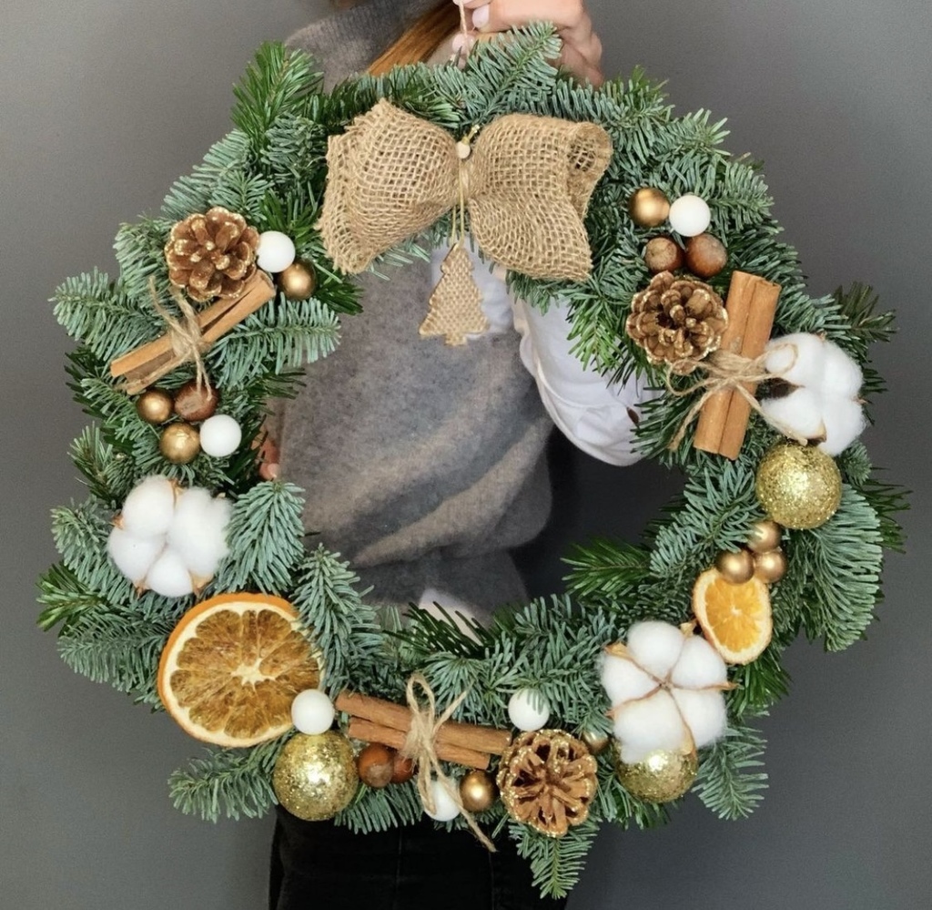 Новогодний венок золотой