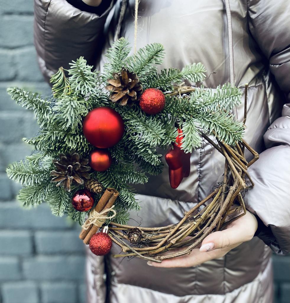 Венок рождественский красный