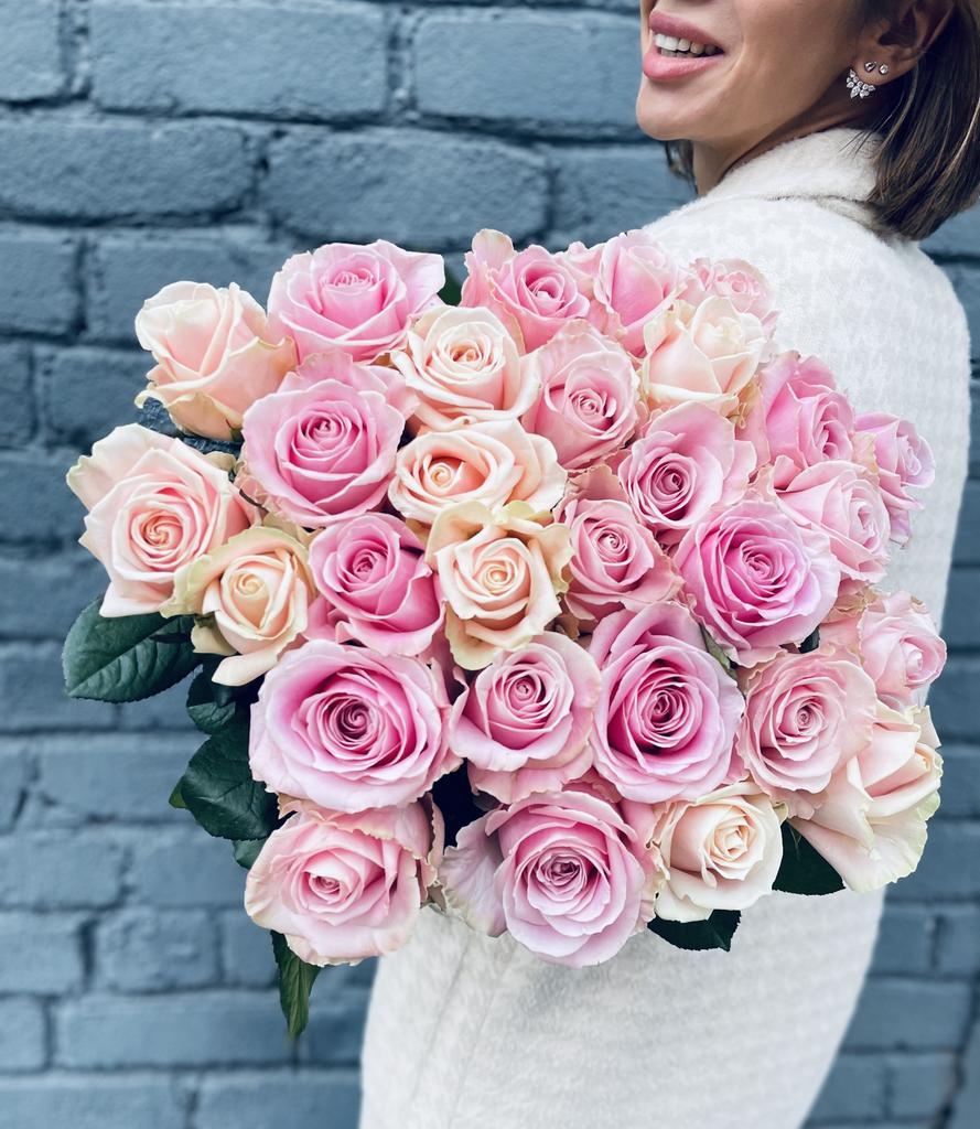 Микс 29 нежных роз