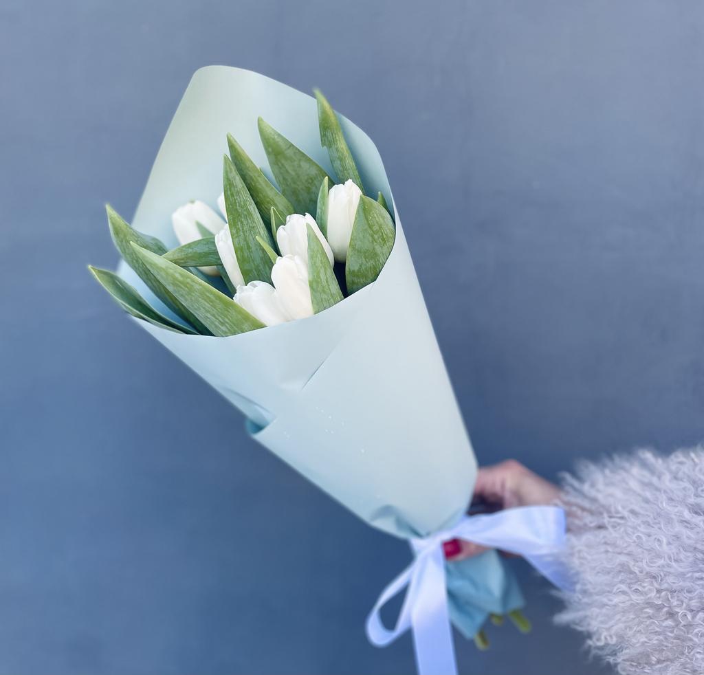 Тюльпаны белые 7шт
