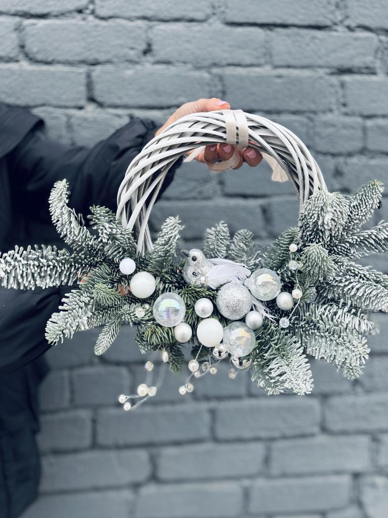 Венок новогодний с птичкой