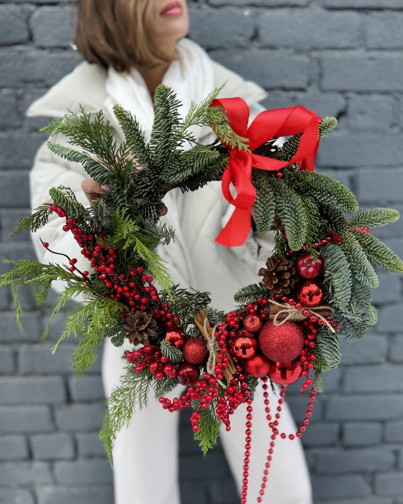 Венок новогодний красный