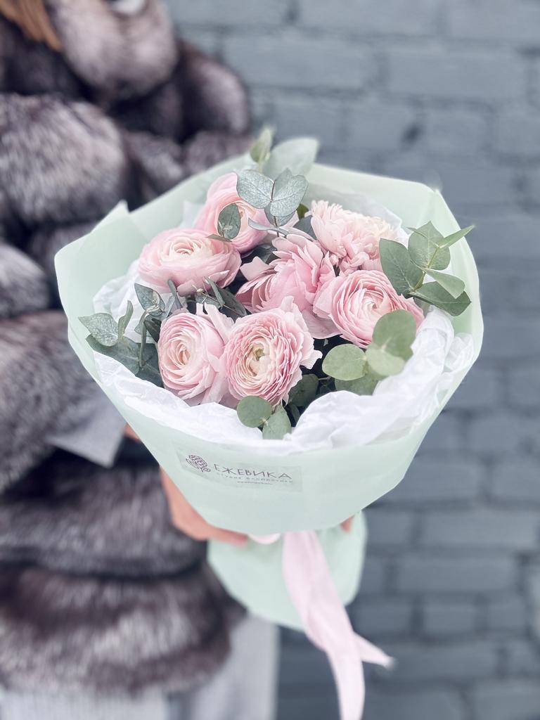 Ранункулюсы розовые