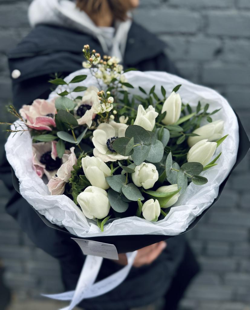 Белый букет с анемонами