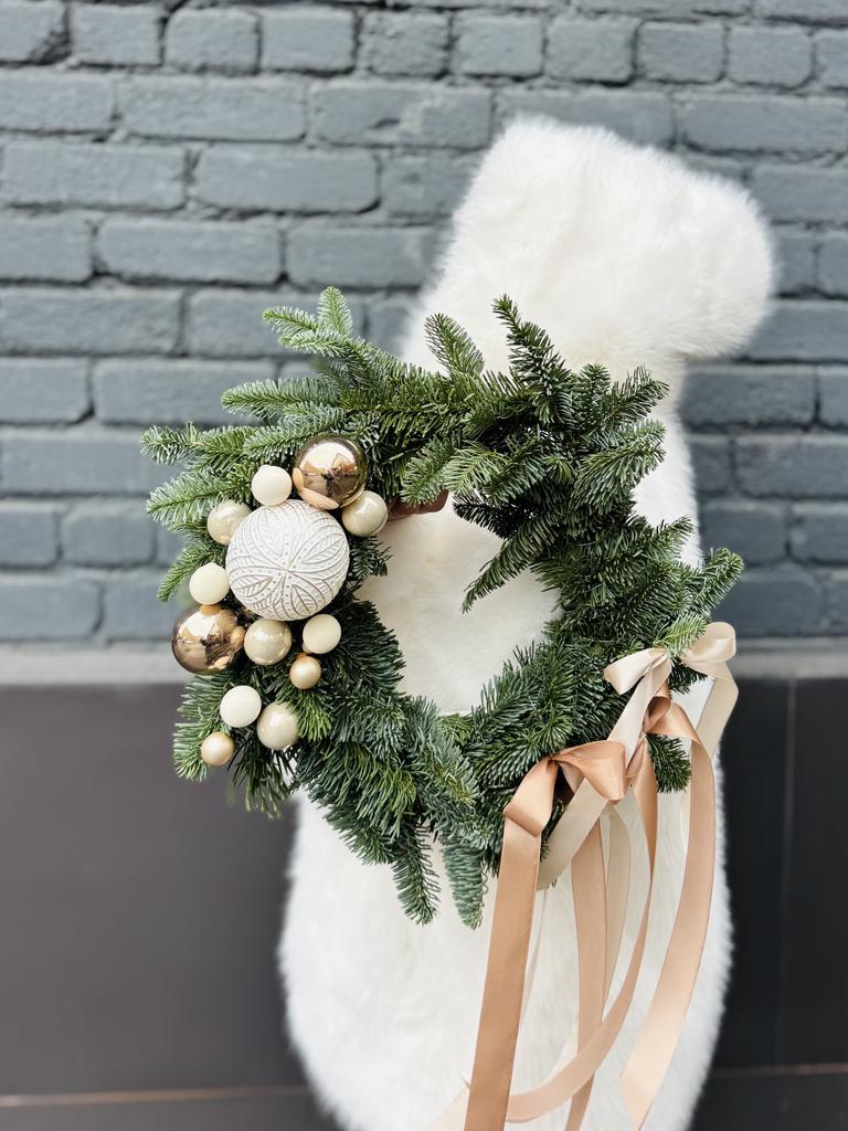 Венок новогодний бежевый