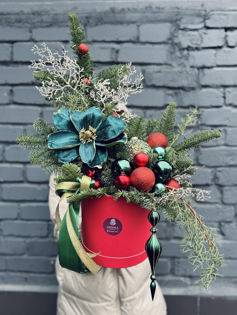 Красно изумрудная композиция