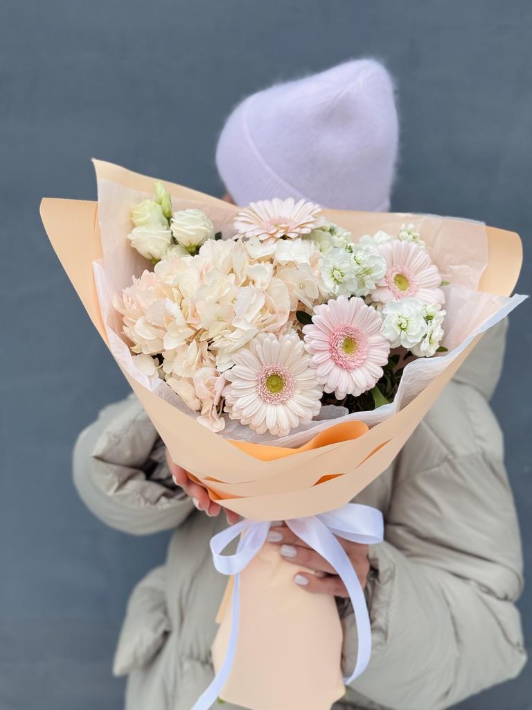 Кремовые гермини с гортензией