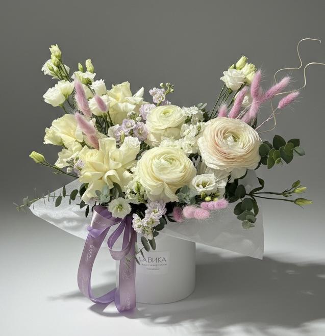 Ранункулюсы с французской розой