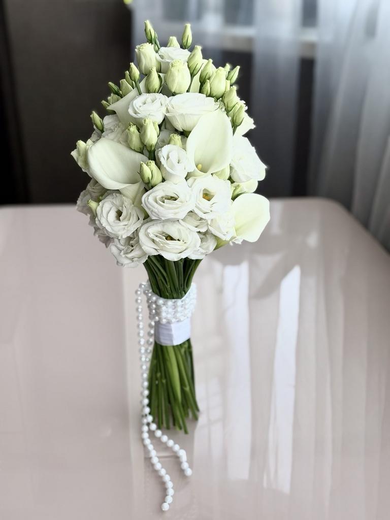 Трендовый букет невесты с жемчугом