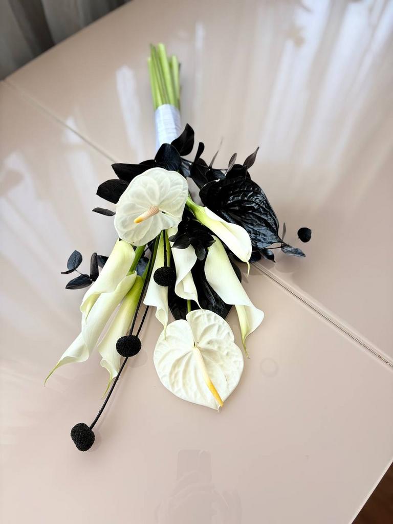 Черно-белый букет невесты