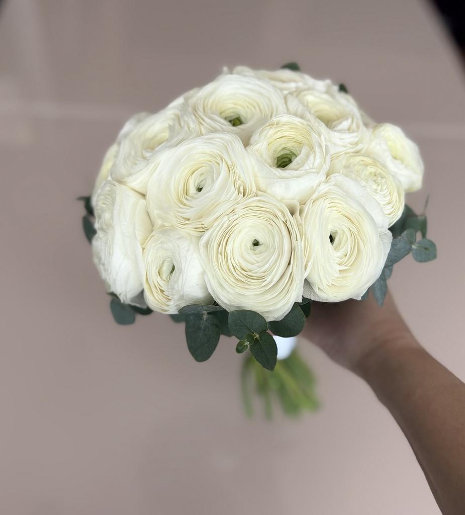 Букет невесты с ранункулюсами