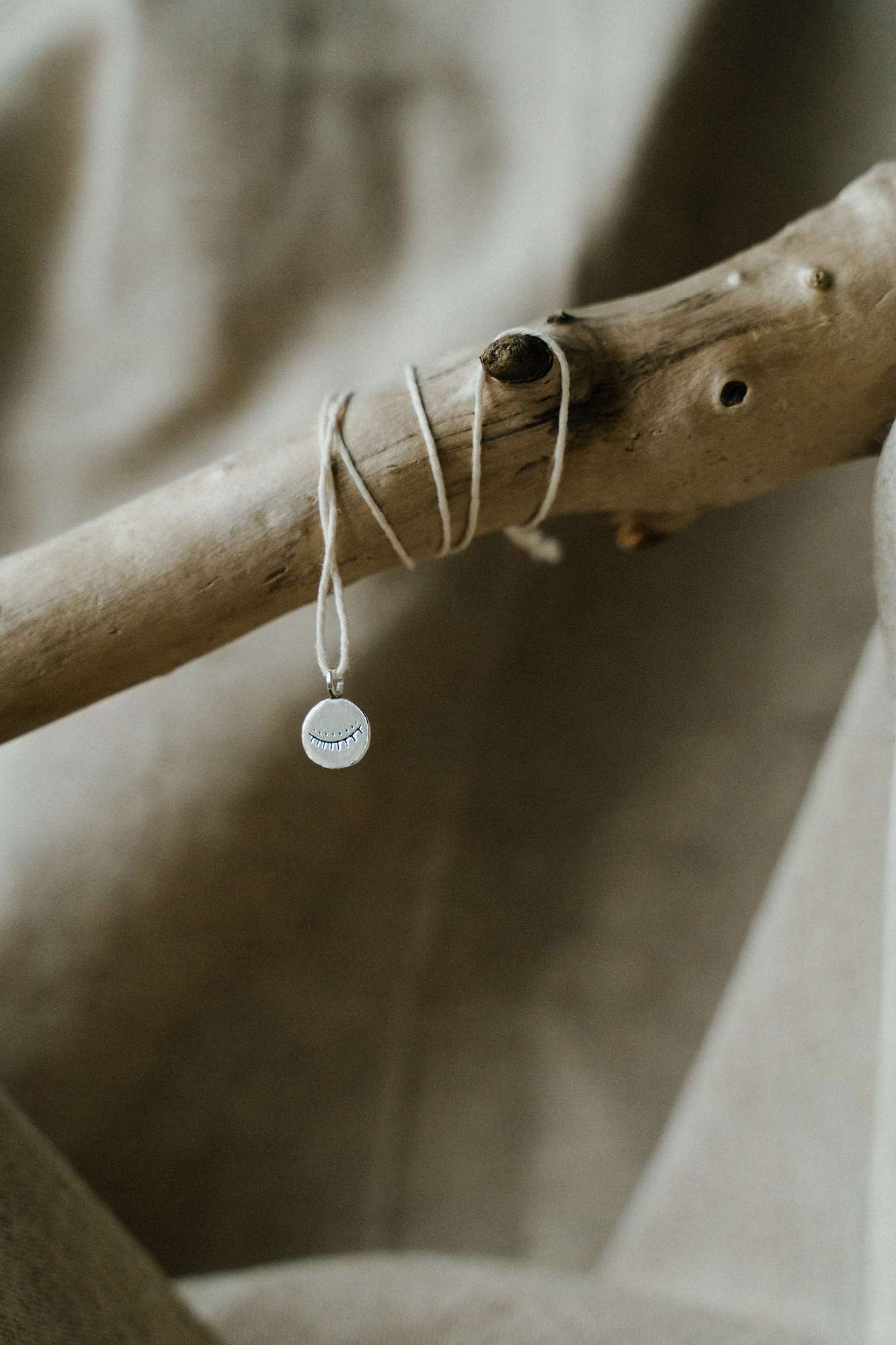 Кулон Closed eye